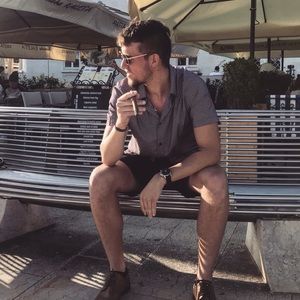 Meet your Posher, Dennis